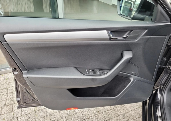 Skoda Superb cena 99900 przebieg: 108611, rok produkcji 2018 z Grodzisk Mazowiecki małe 277